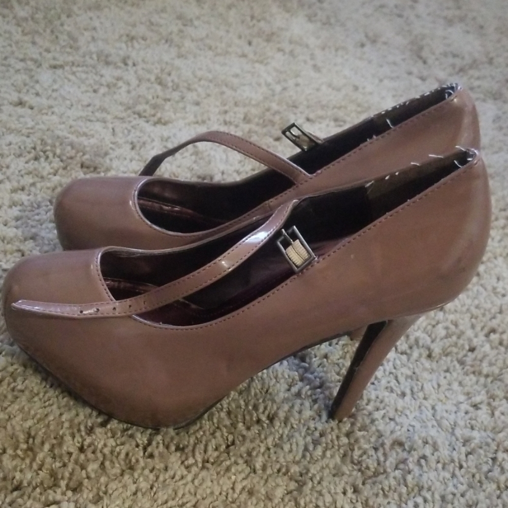Beige heels